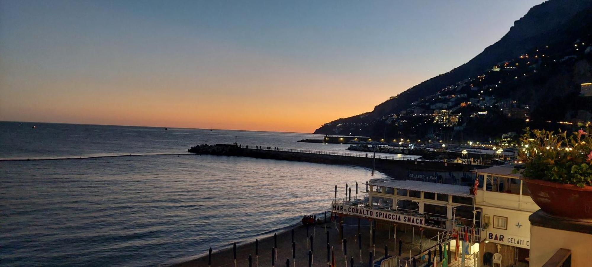 Marileo Amalfi Apartment Bagian luar foto